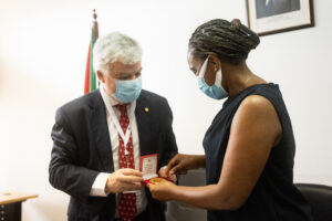 World Heart Federation president Fausto Pinto presenting an award to a lady in Maputo, Mozambique