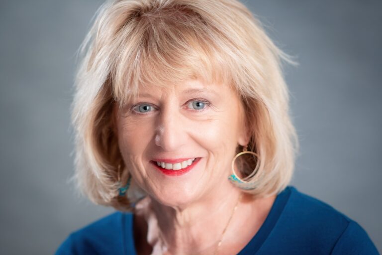 A portrait image of Dr Maria Rosa Costanzo