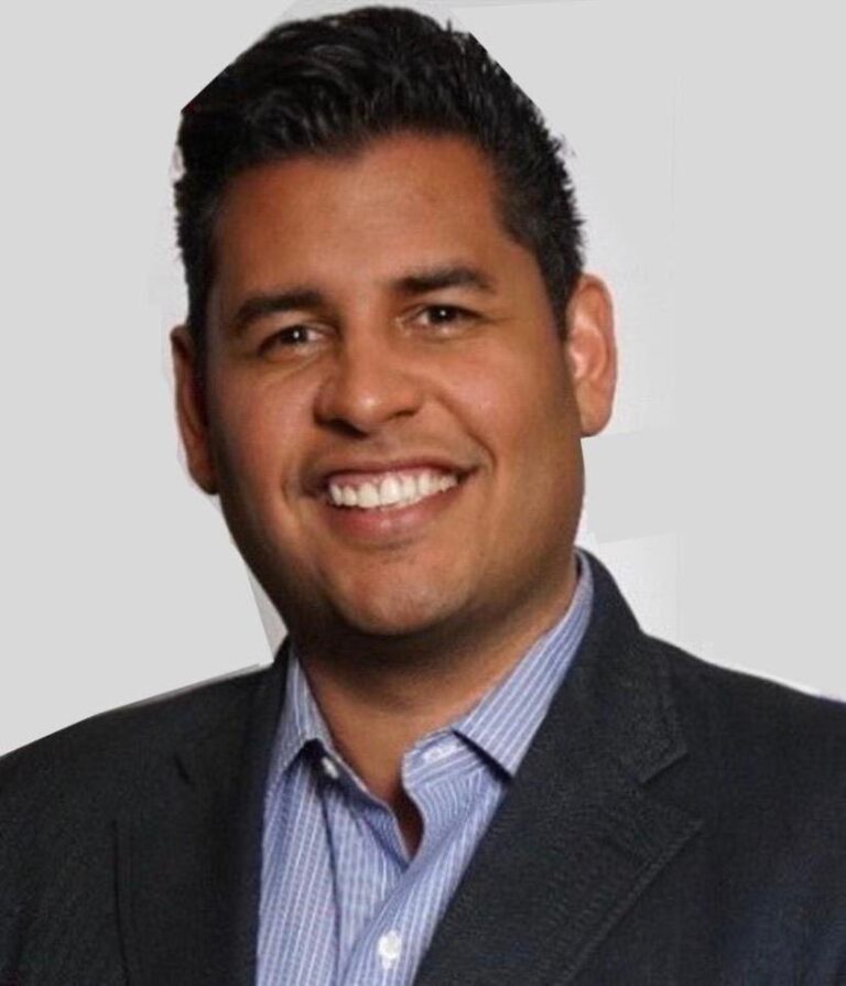 Dr Luis Echeverria