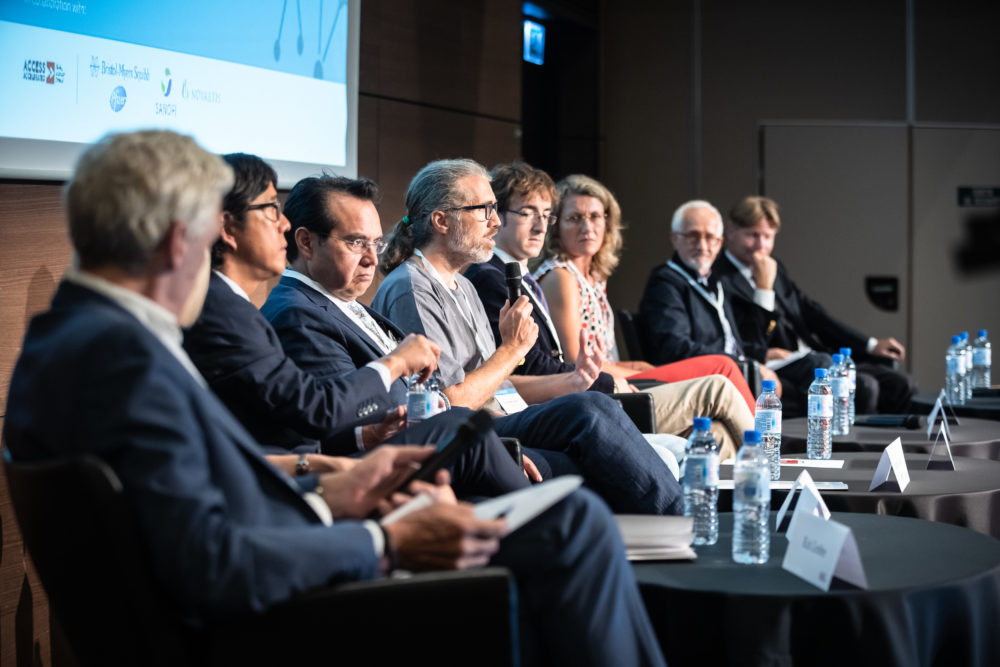 This is a picture of the Global Summit on Circulatory Health. The speaker is sat surrounded by 7 other members