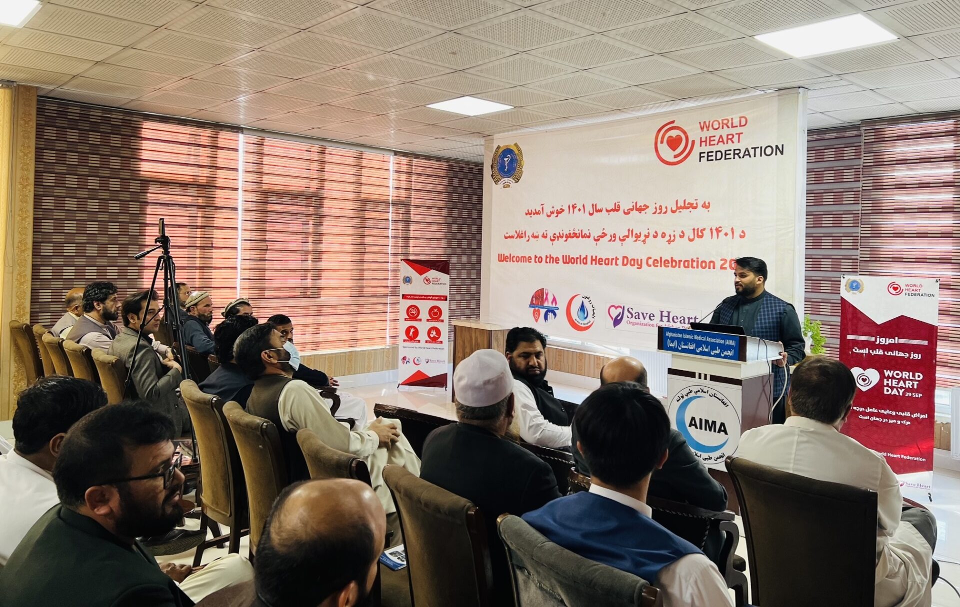 World Heart Federation members in a discussion