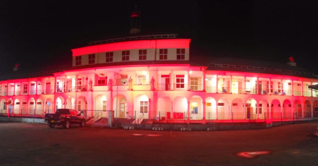 Paramaribo Suriname Sint Vincentius Ziekenhuis - World Heart Day 2025 - Illuminated red