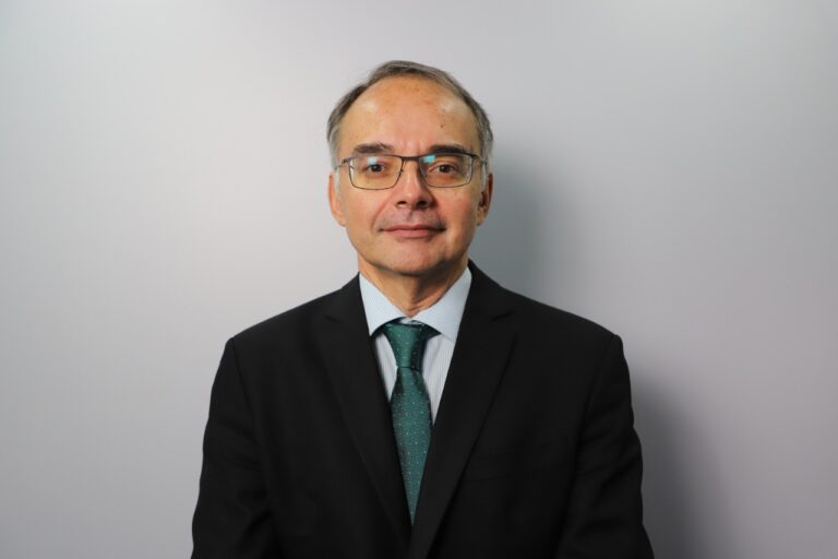 Dr Raul Santos