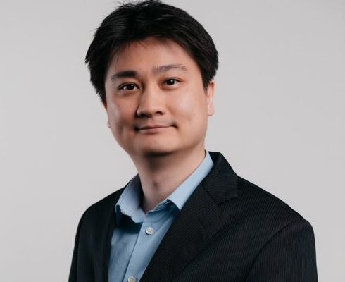 a portrait image of Yunshu Wang