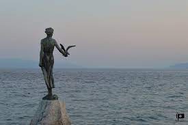 Maiden with the seagull
