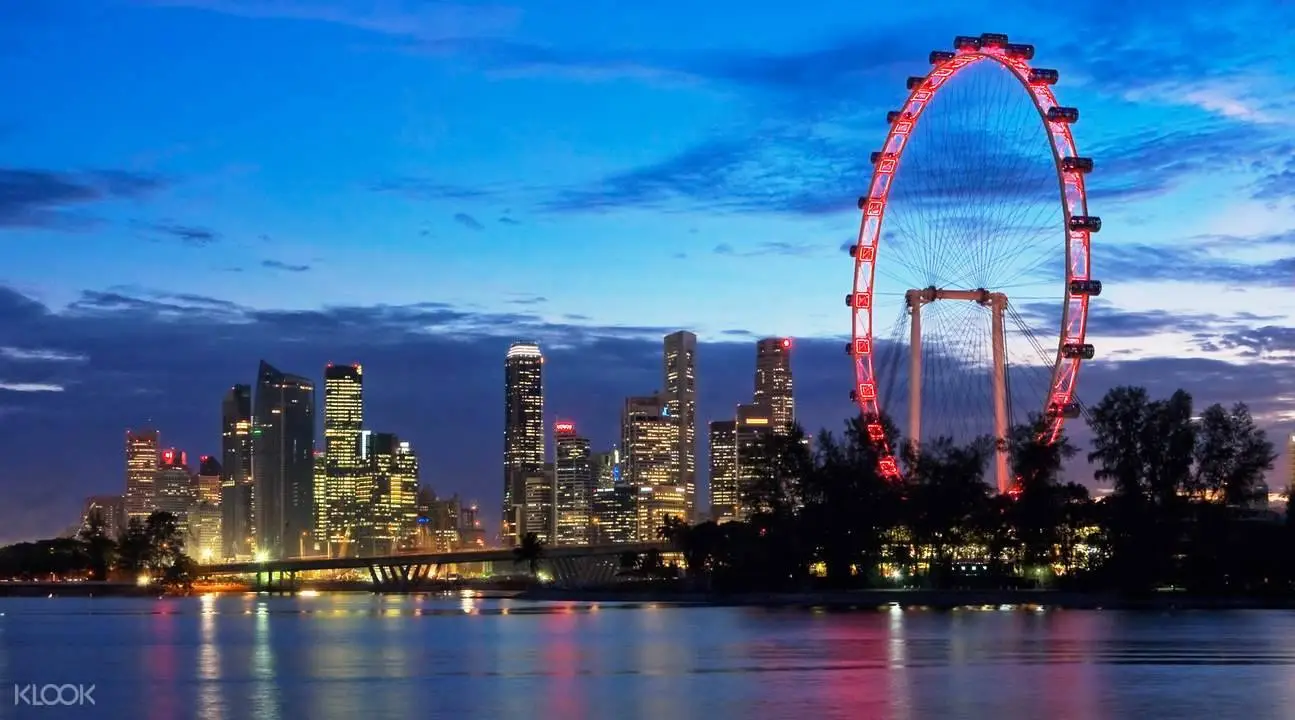 Singapore Flyer red lights for World Heart Day