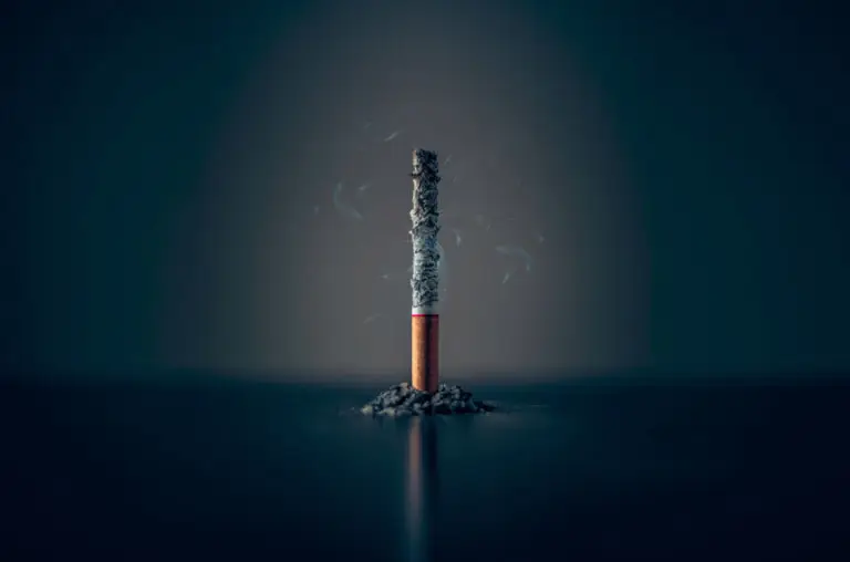 a photo of a smoking cigaratte
