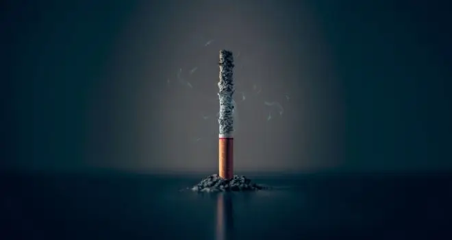 a photo of a smoking cigaratte