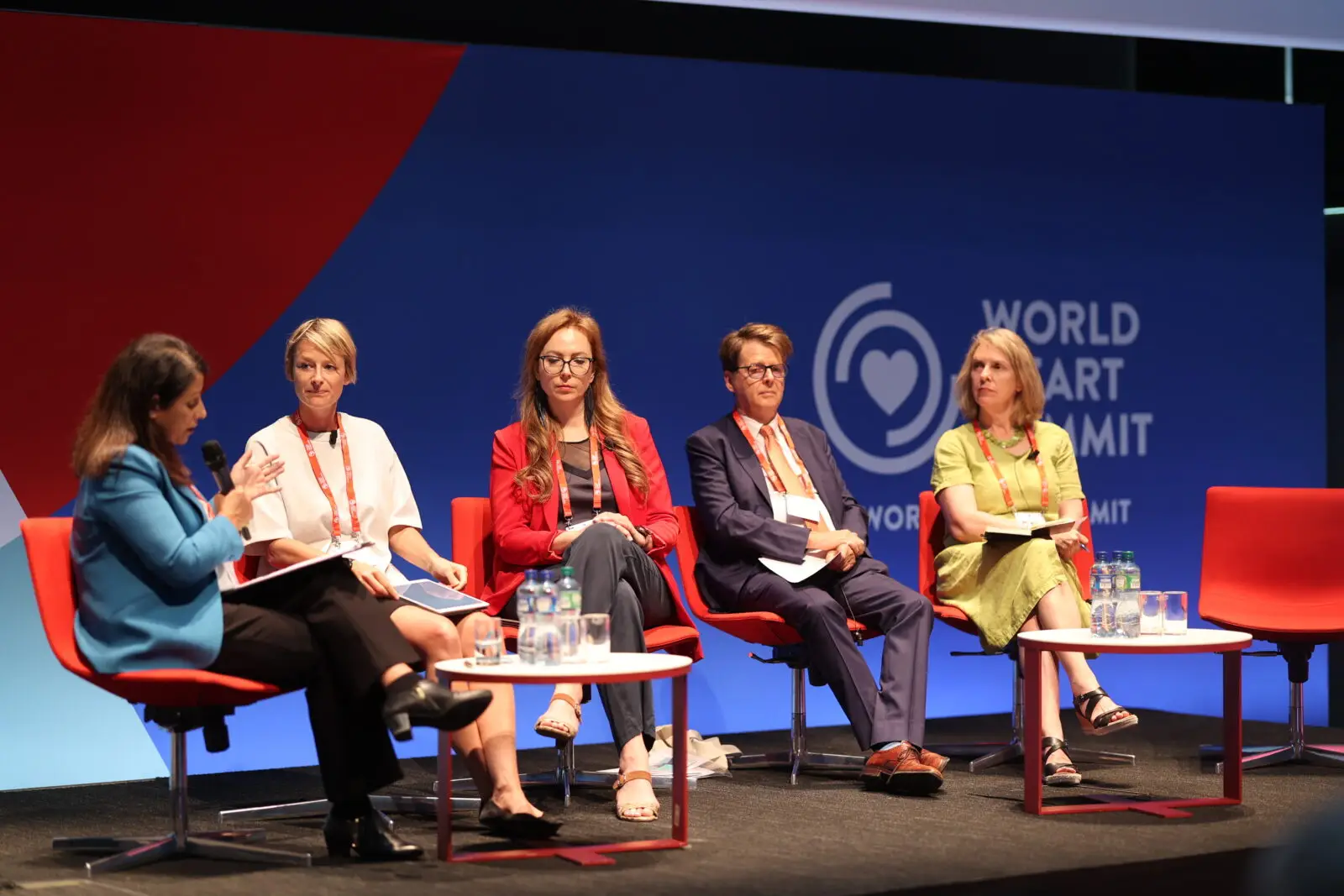 A group of heart professional joined in conversation at the World Heart Summit
