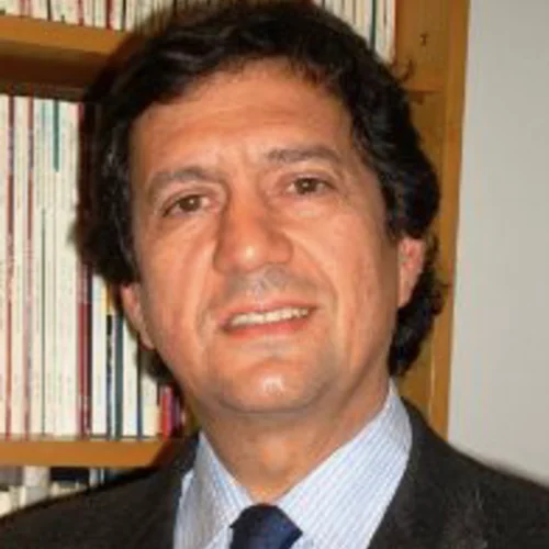 portrait image of Dr Alvaro Sosa Liprandi